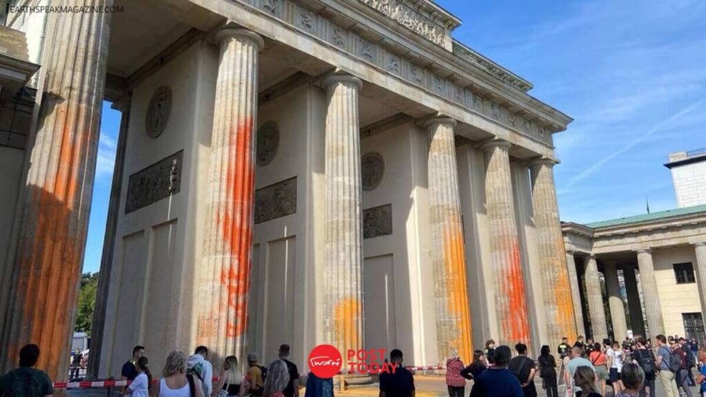 พ่นสีส้ม ที่ประตูบรันเดนบูร์กของเบอร์ลิน นักเคลื่อนไหวด้านสภาพอากาศชาวเยอรมันพ่นสีส้มที่ประตูเมืองบรันเดินบวร์กในกรุงเบอร์ลิน